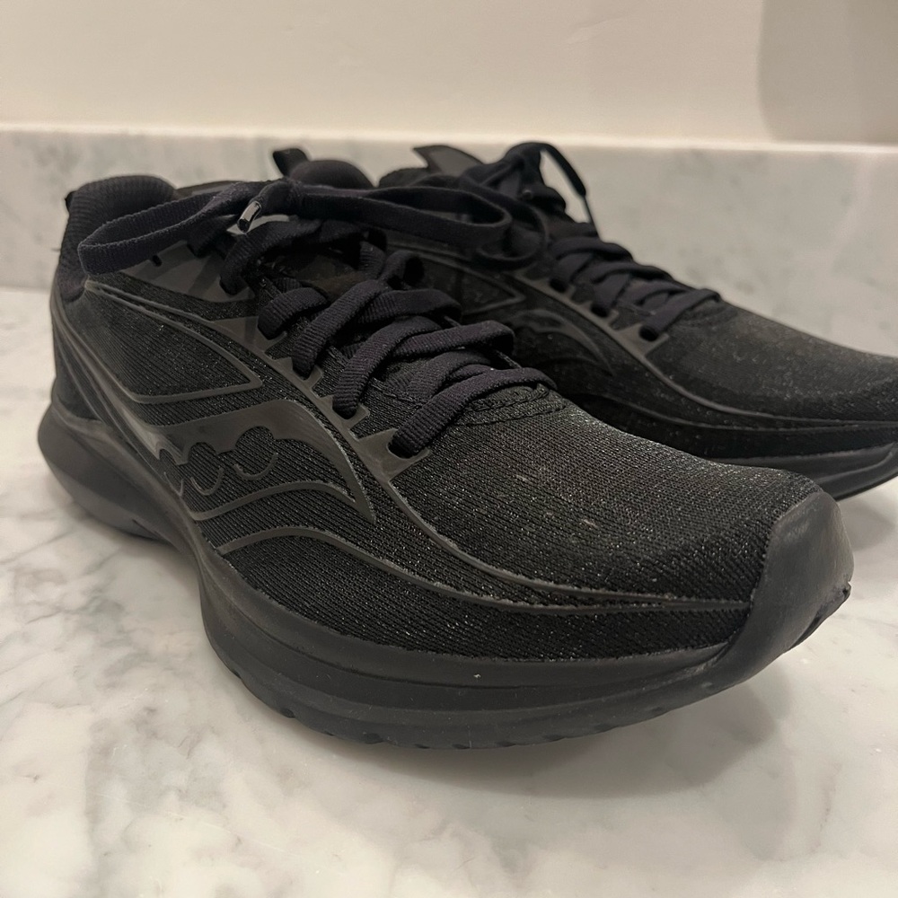 Saucony Kinvara 13 Brand New size 8 solid black running shoes
